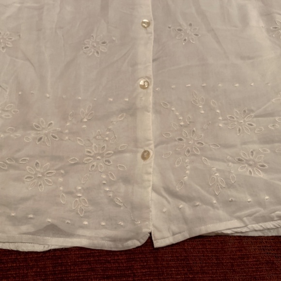 White Button-Down Shirt w/t Stitched Flowers - Picture 3 of 13